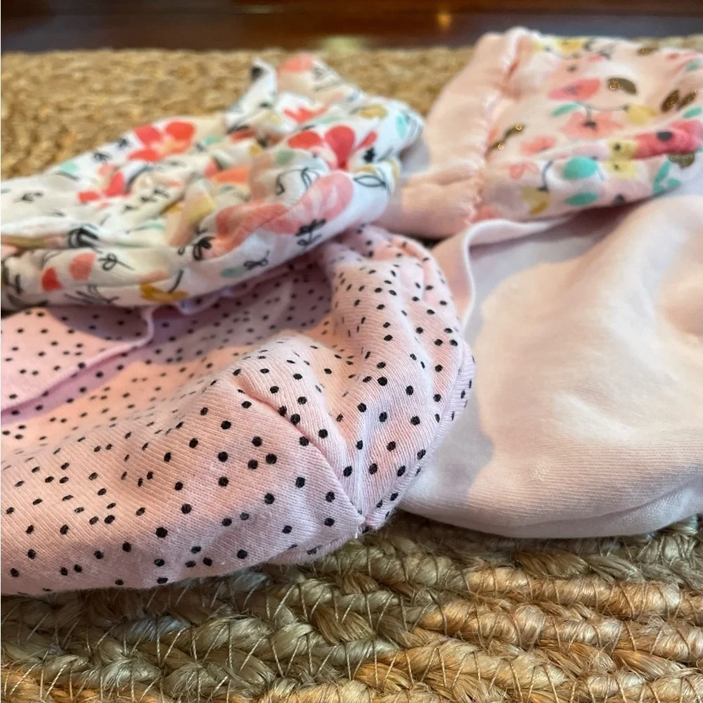 Set of 4 Infant hats in a variety of pinks